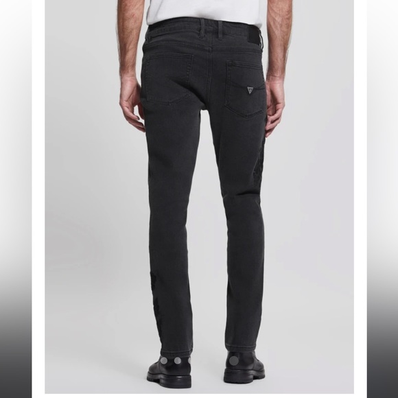 🌸2/$60🌸✨👖MENS GUESS SLIM TAPERED JEANS👖✨ - Picture 1 of 11